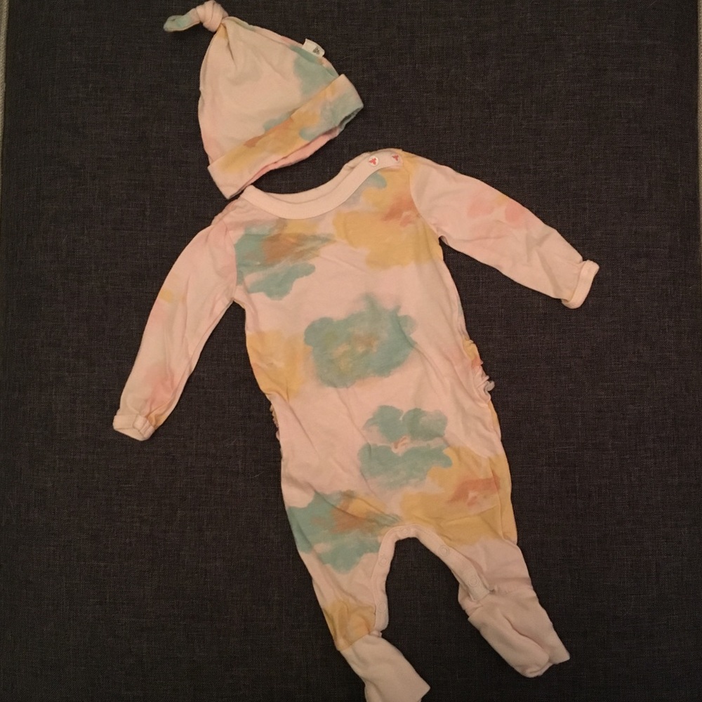 Burt’s Bees Baby onsie and cap